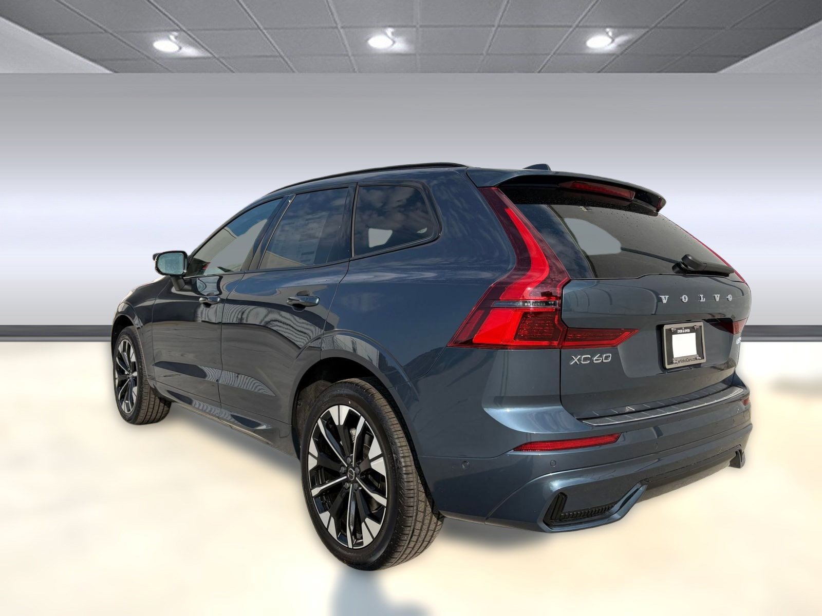 2026 Volvo XC60 B5 Plus photo 3