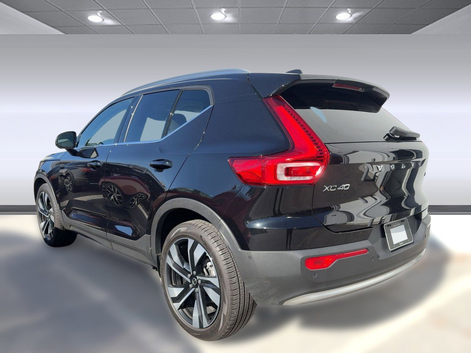 2023 Volvo XC40 Plus photo 3