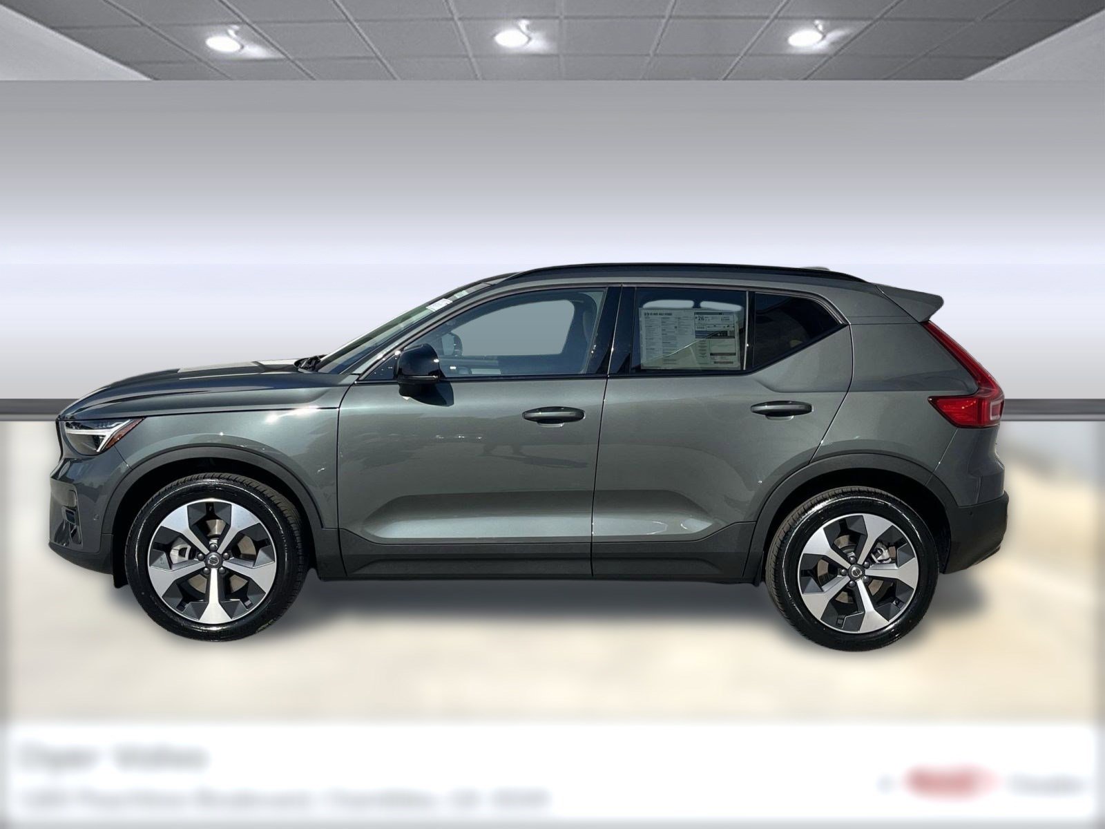 2026 Volvo XC40 Plus photo 2
