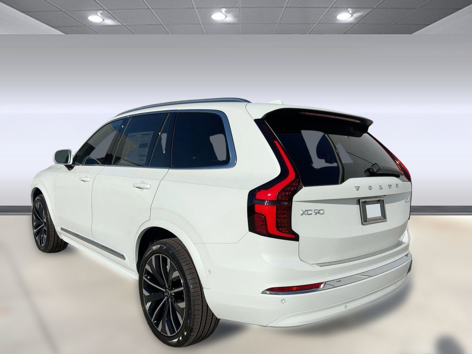 2026 Volvo XC90 Plus photo 3