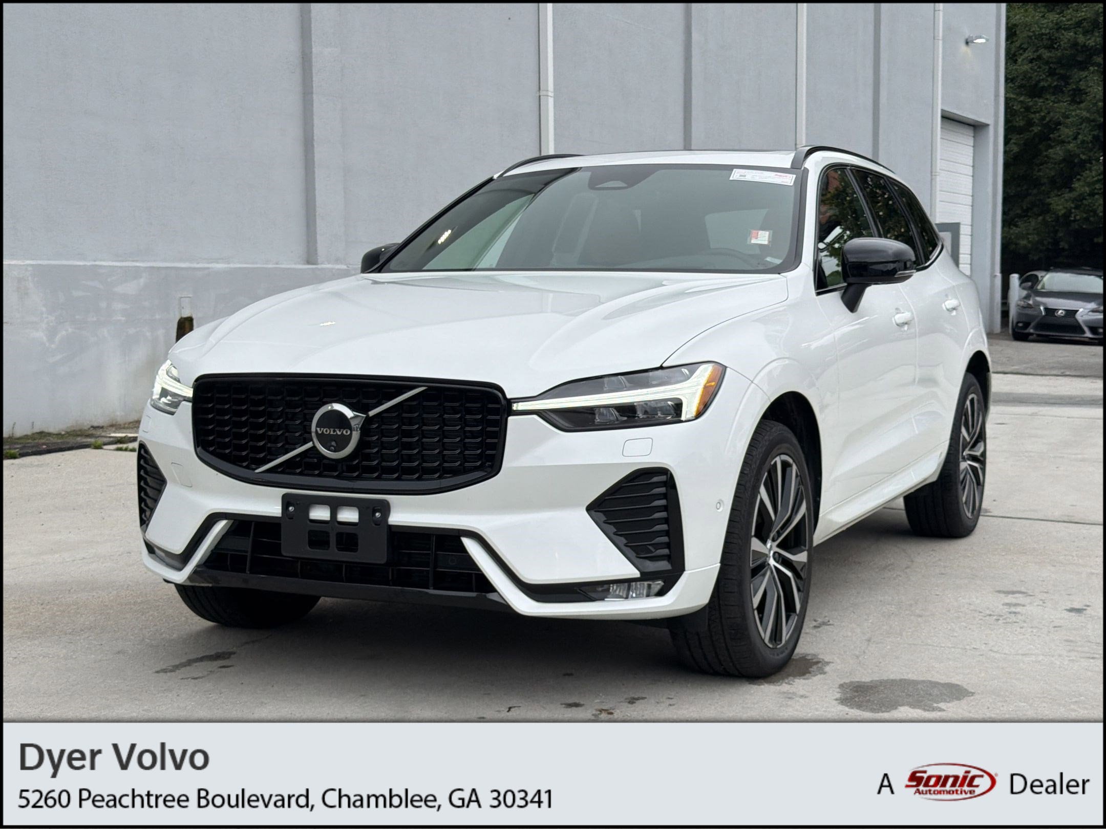 2024 Volvo XC60 B5 Ultimate Dark Theme AWD's photo