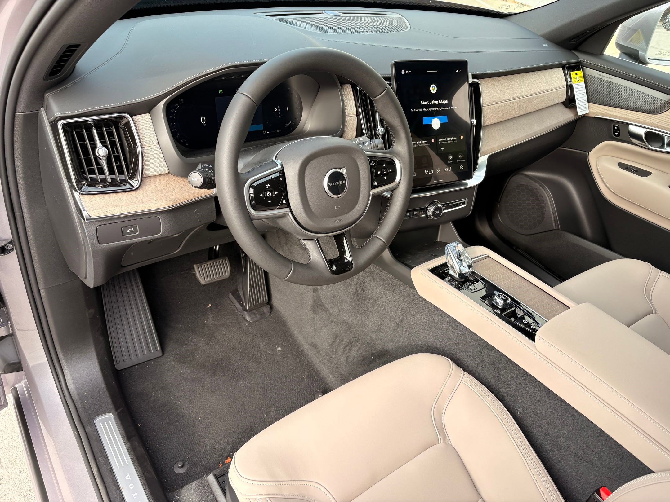 2026 Volvo XC90 Plus photo 3