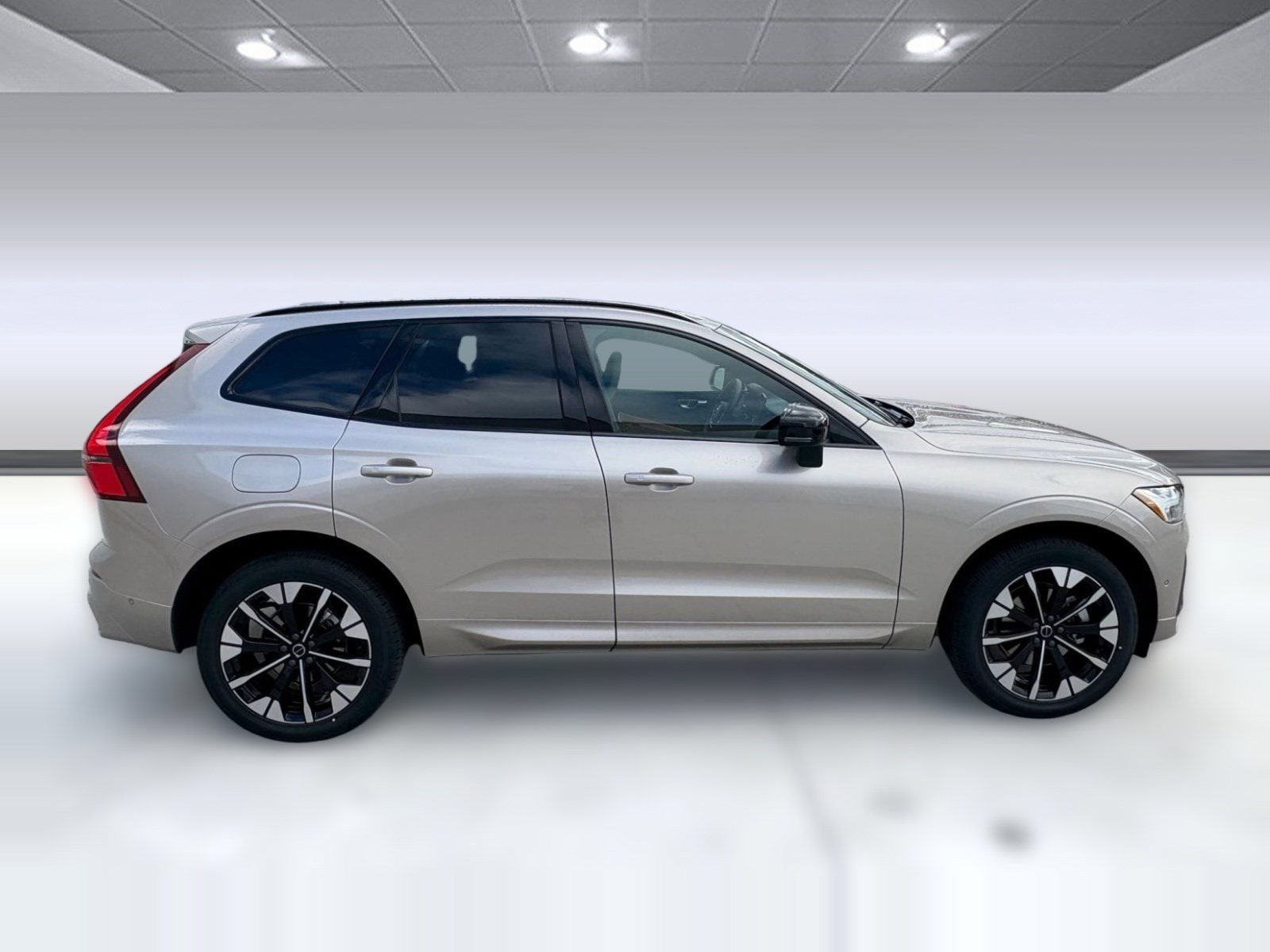2026 Volvo XC60 Plus - Photo 8