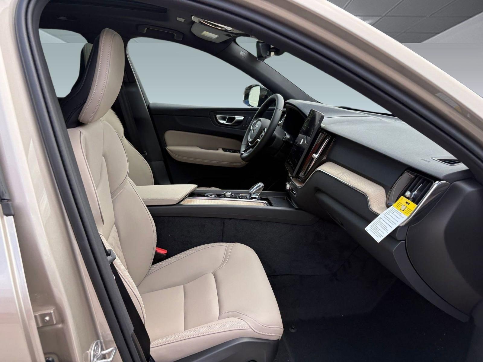 2026 Volvo XC60 Plus - Photo 27