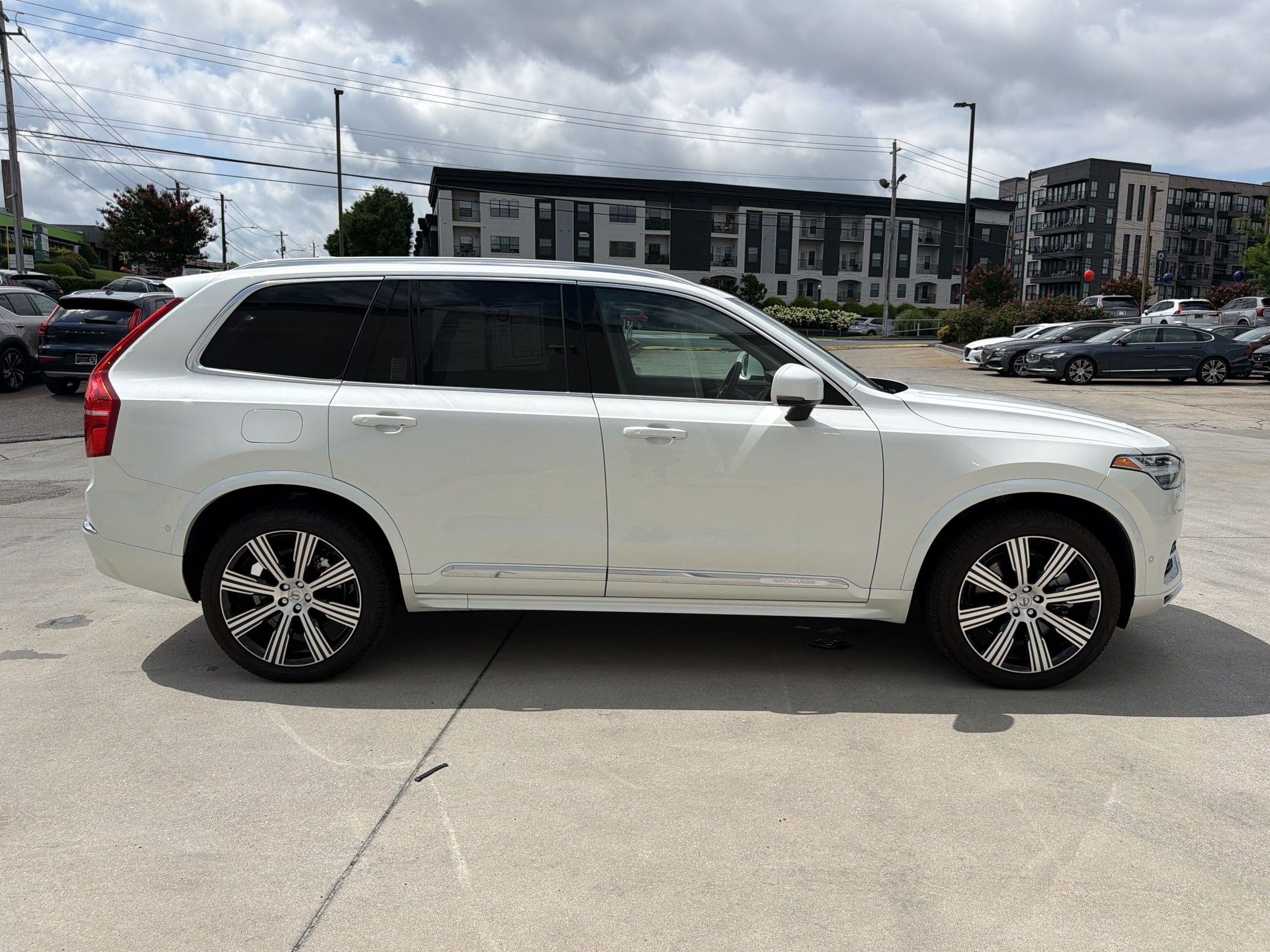 XC90 Plug-in Hybrid Plus Bright Theme SUV