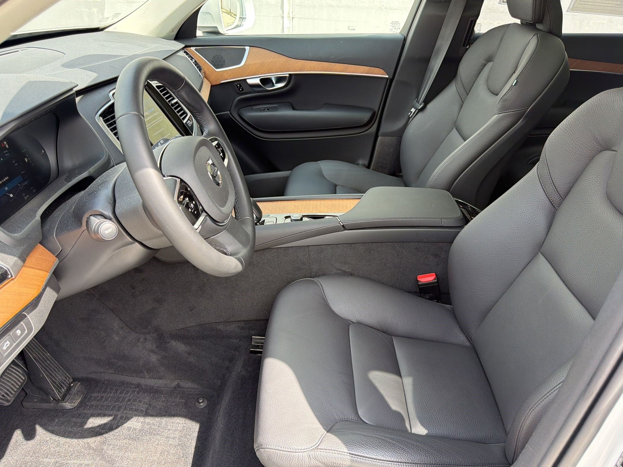 XC90 Plug-in Hybrid Plus Bright Theme SUV