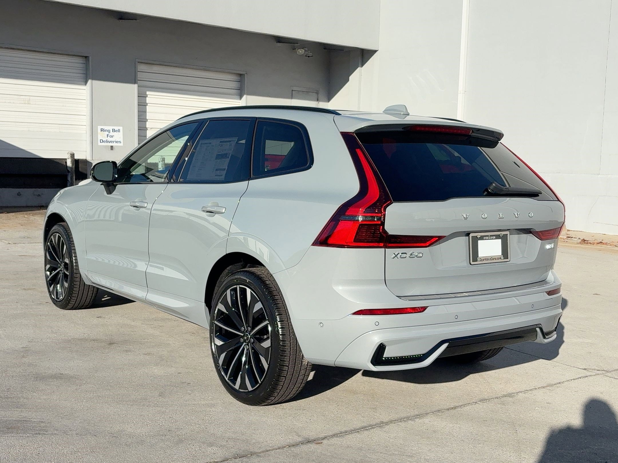 2026 Volvo XC60 B5 photo 3