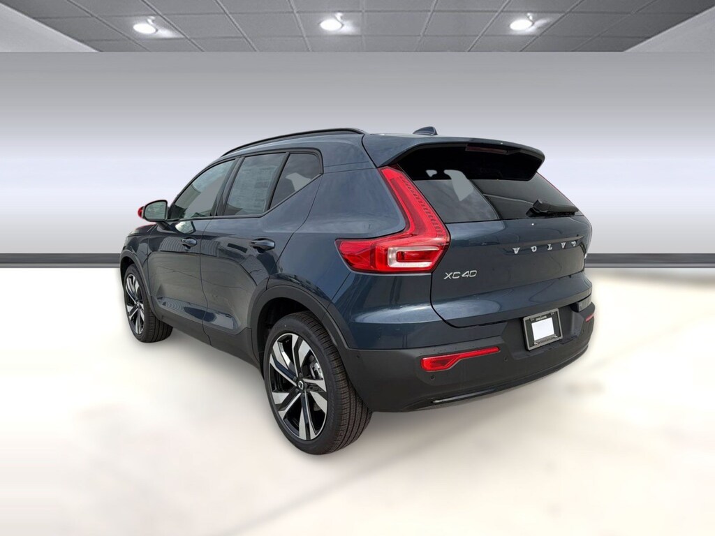 New 2026 Volvo XC40 B5 Ultra SUV