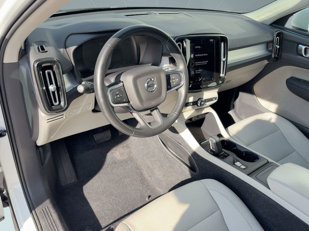 Certified 2021 Volvo XC40 Momentum SUV