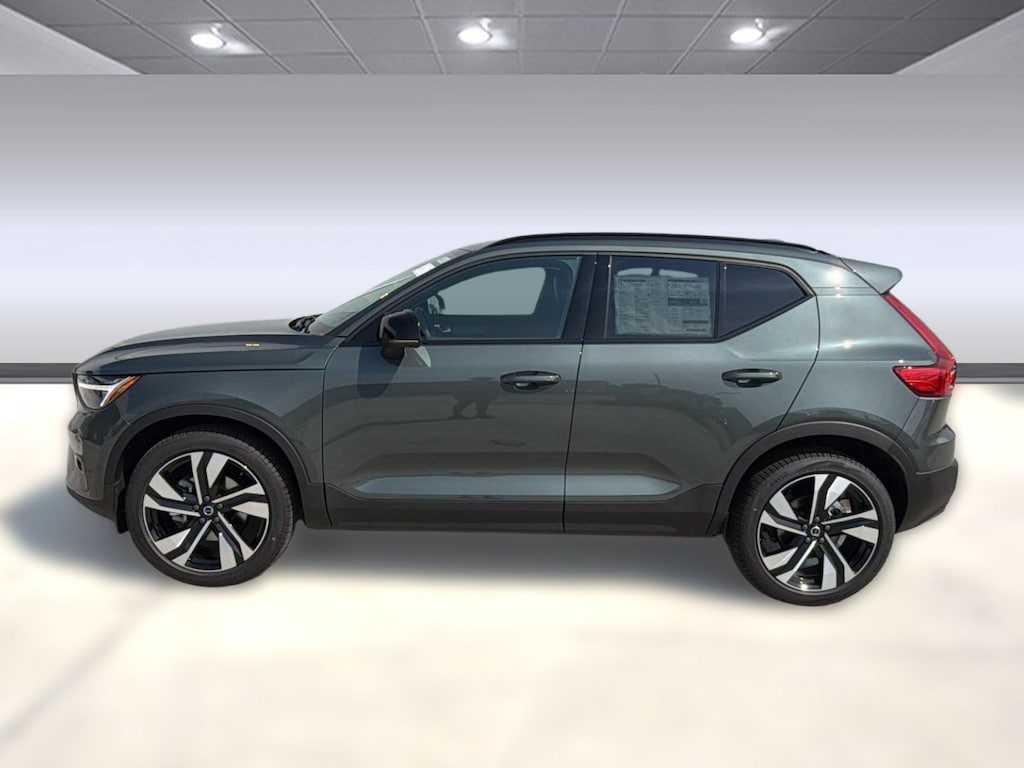 New 2026 Volvo XC40 B5 Plus SUV