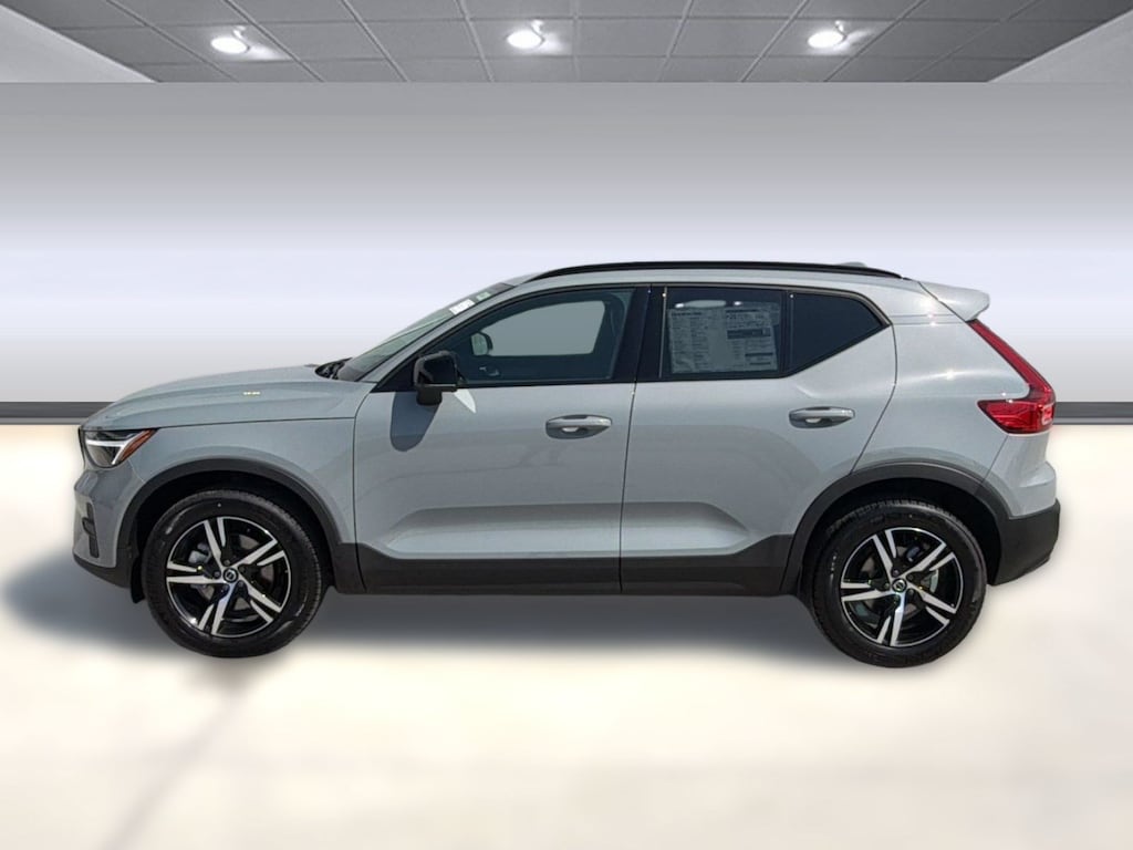 Used 2026 Volvo XC40 B5 Core SUV