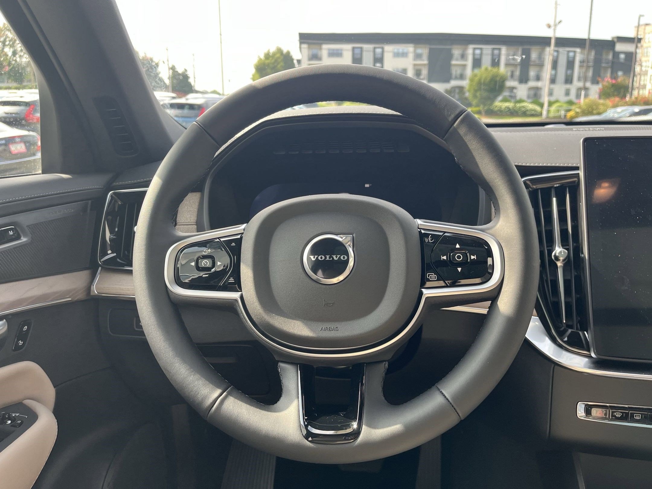 2026 Volvo XC90 Plus - Photo 18
