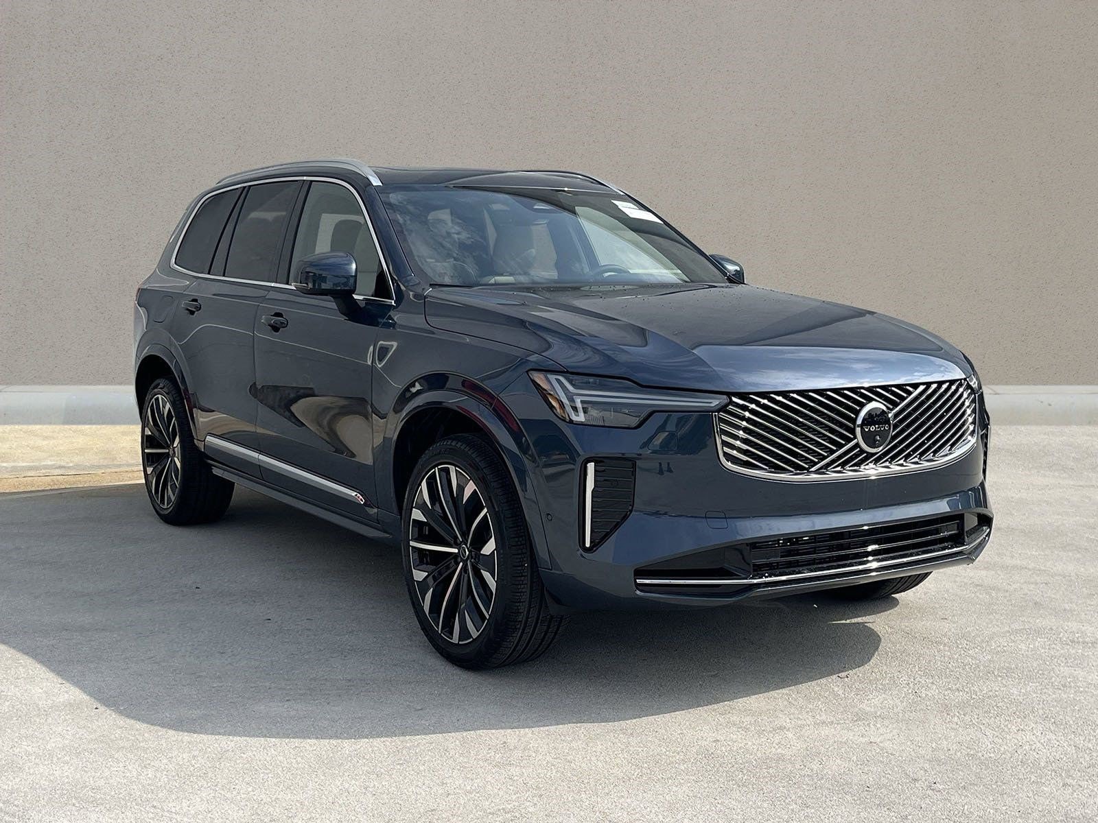 2026 Volvo XC90 Plus - Photo 7