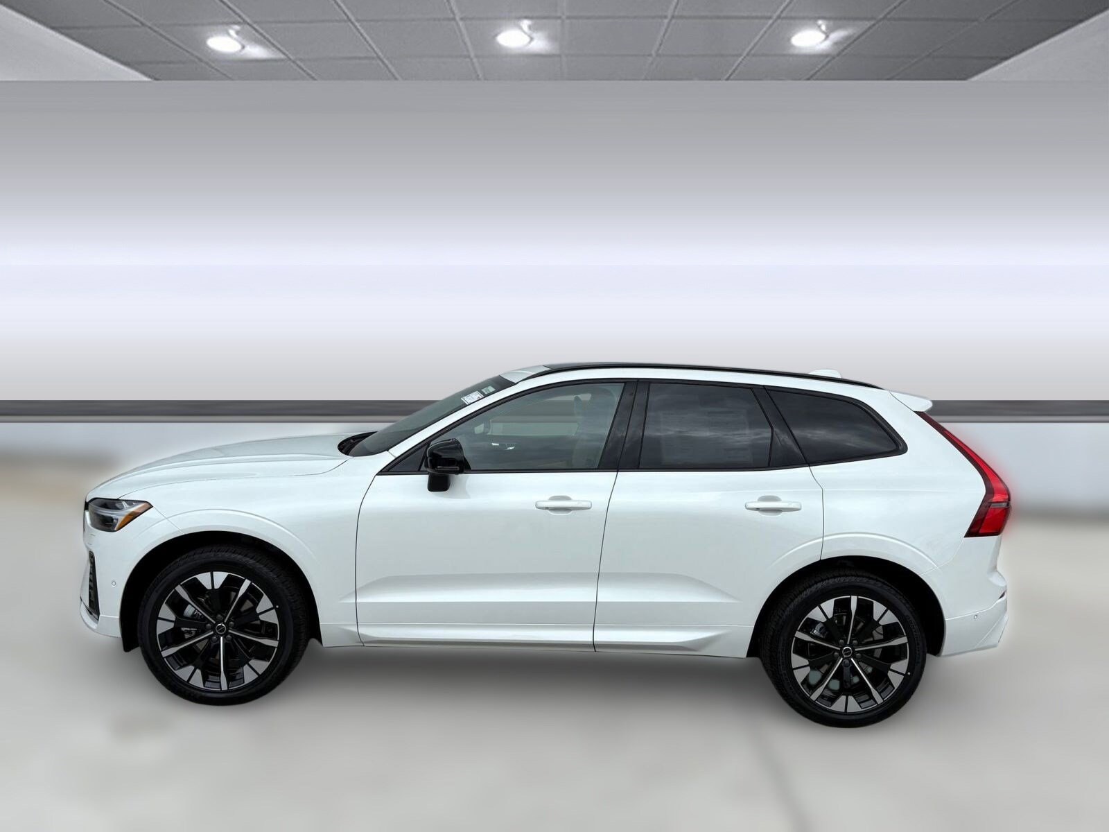 2026 Volvo XC60 B5 Plus photo 2