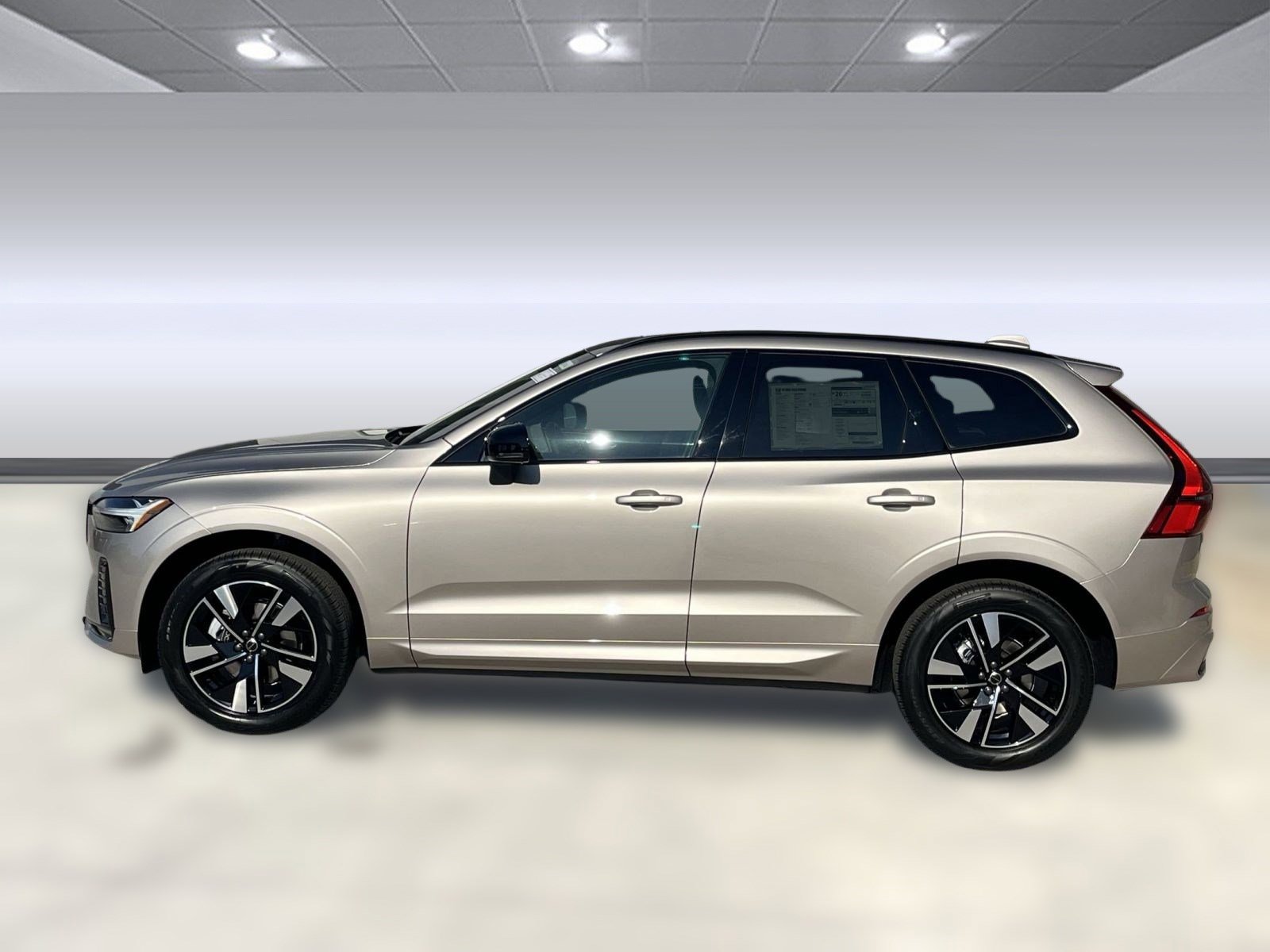 2026 Volvo XC60 B5 Core photo 2
