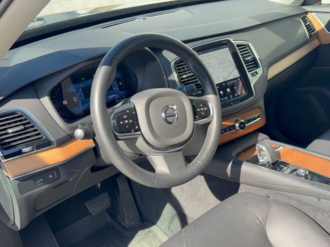 Certified 2025 Volvo XC90 plug-in hybrid Plus SUV