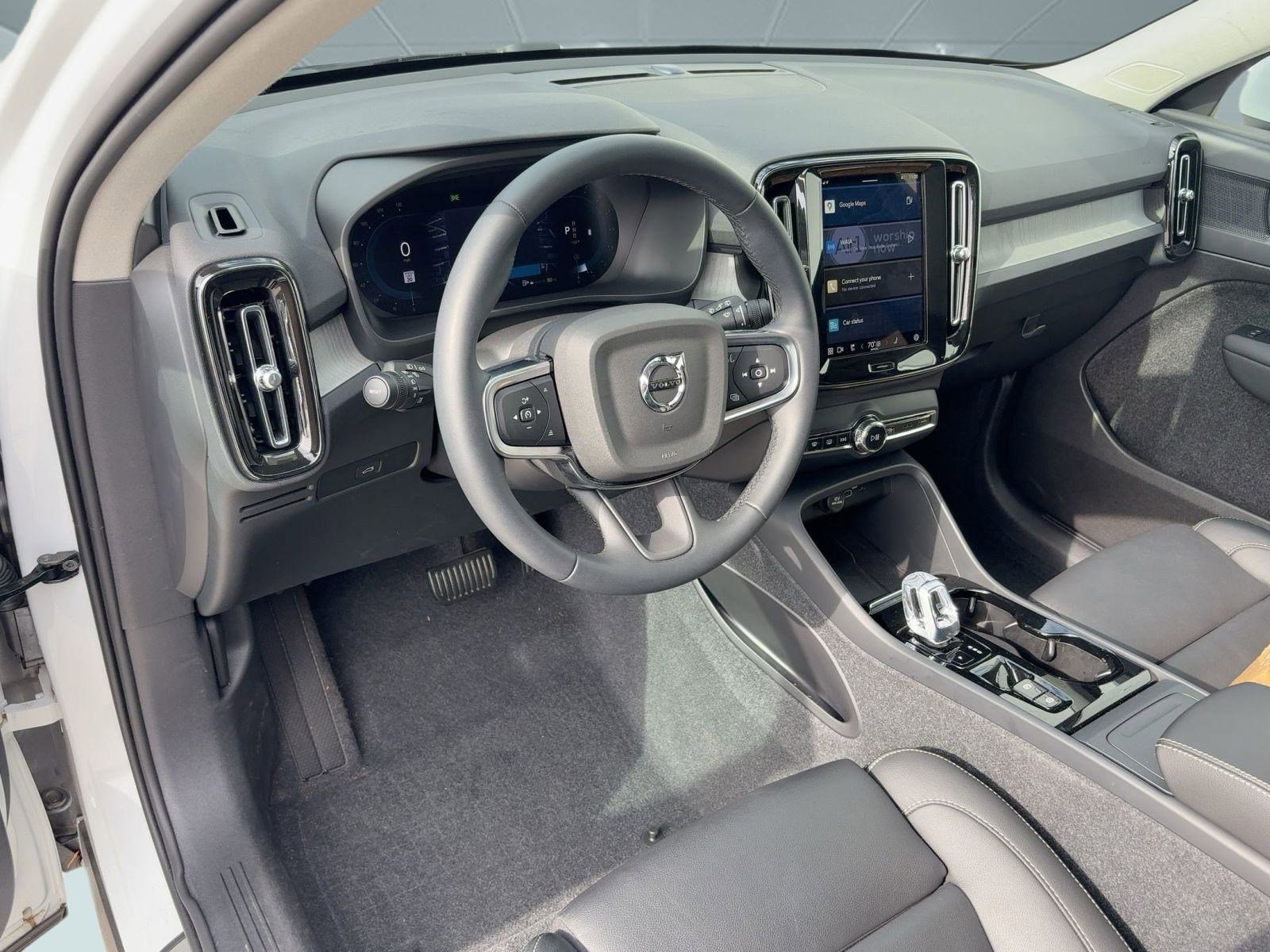 2024 Volvo XC40 Plus photo 4