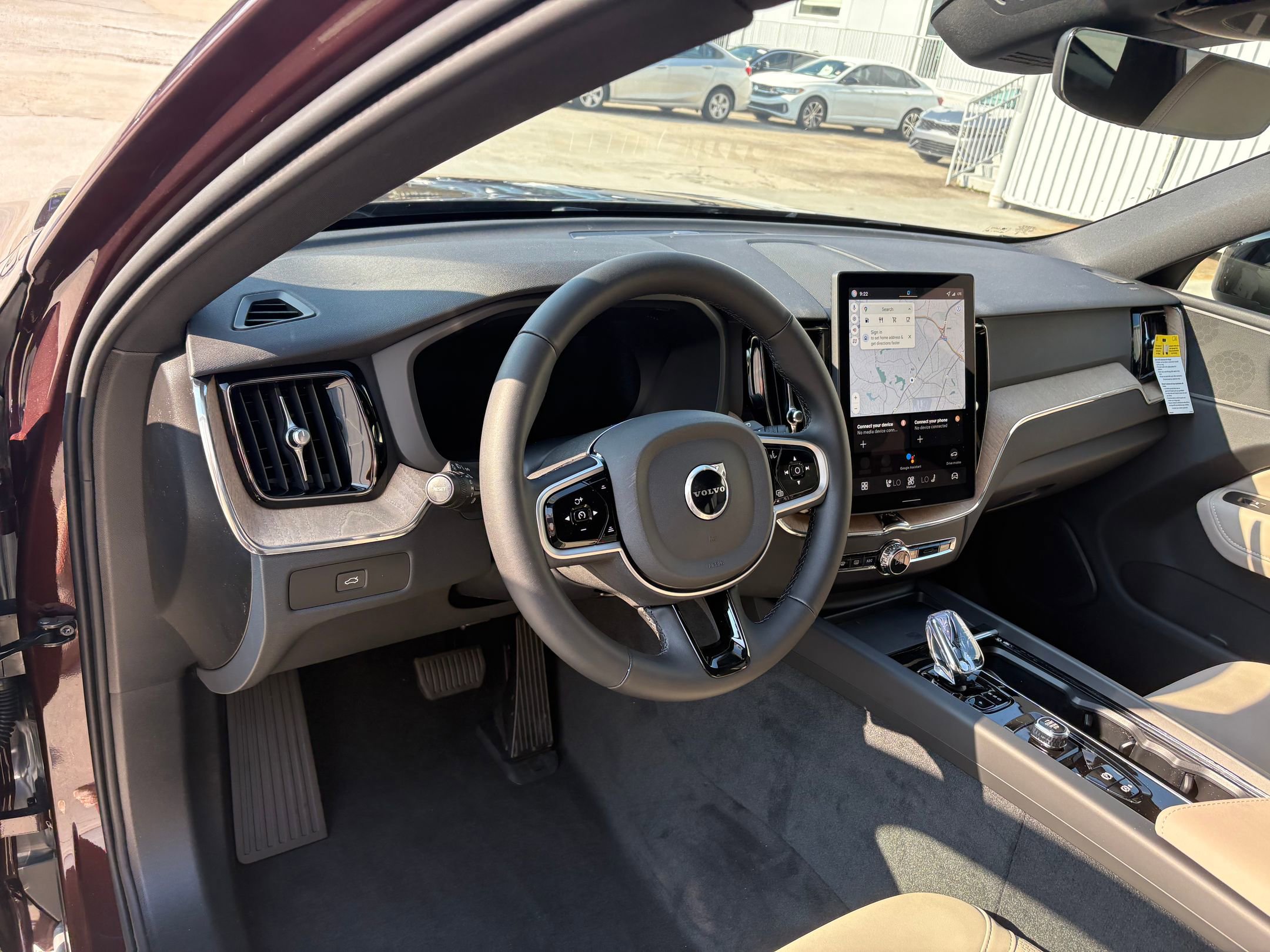 2026 Volvo XC60 B5 Plus photo 4