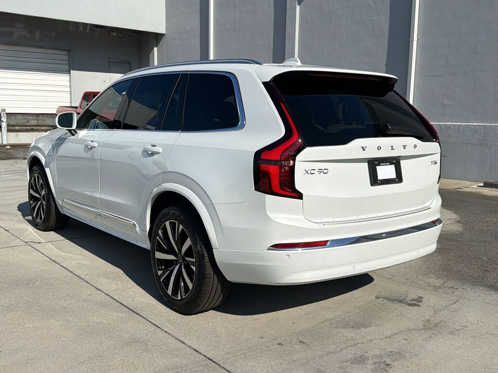 New 2026 Volvo XC90 plug-in hybrid T8 Core SUV