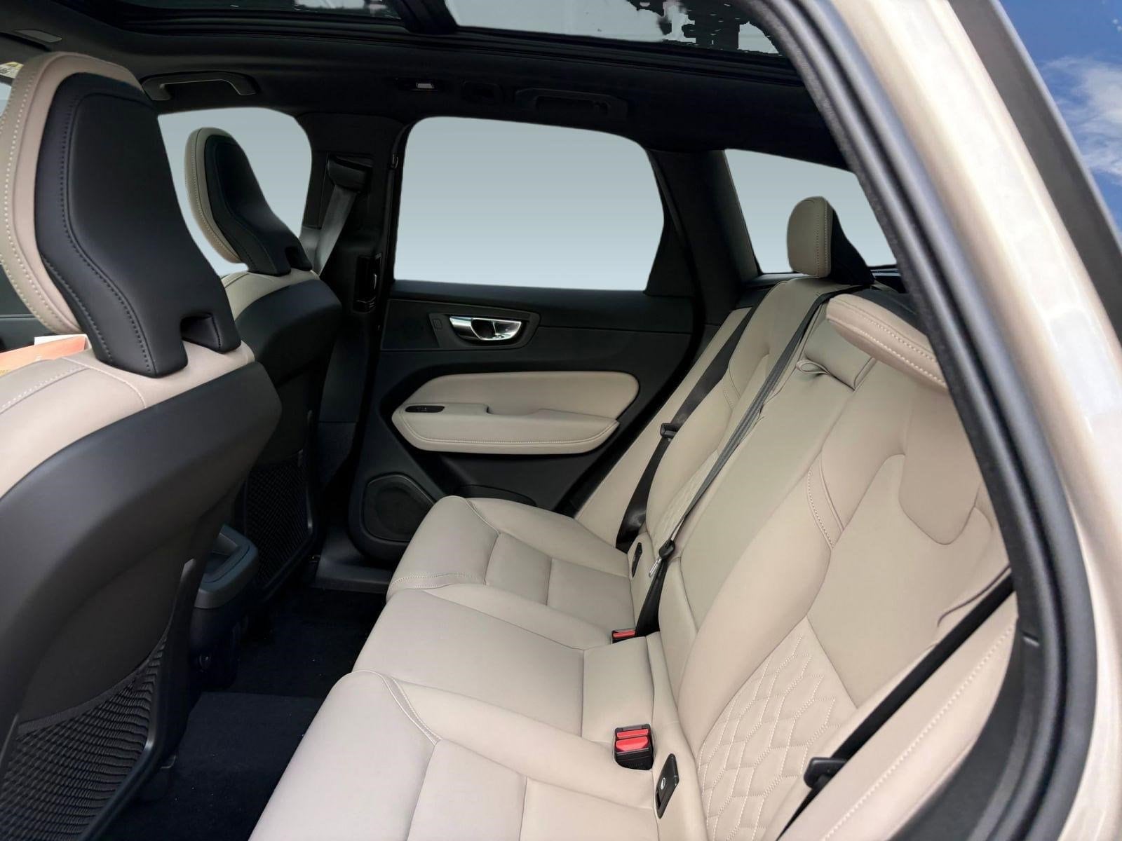 2026 Volvo XC60 Plus - Photo 23
