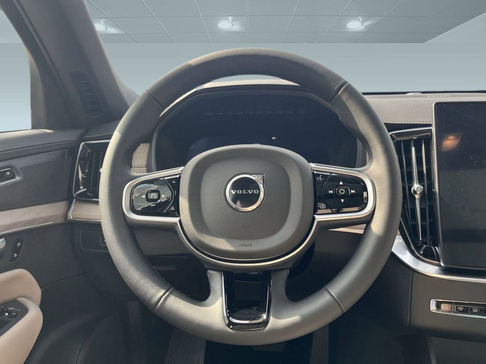 2026 Volvo XC90 Plus - Photo 18