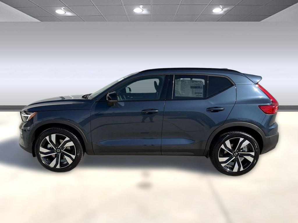 New 2026 Volvo XC40 B5 Ultra SUV
