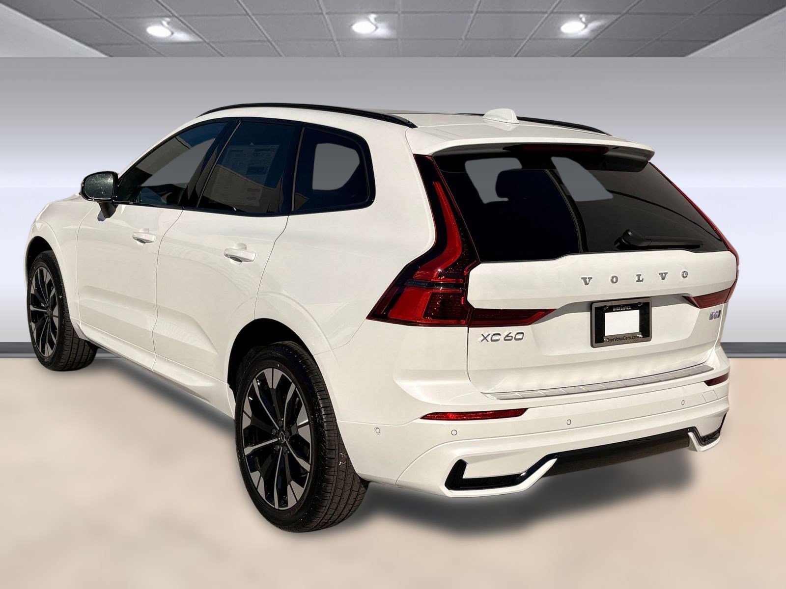 2026 Volvo XC60 B5 Plus photo 3