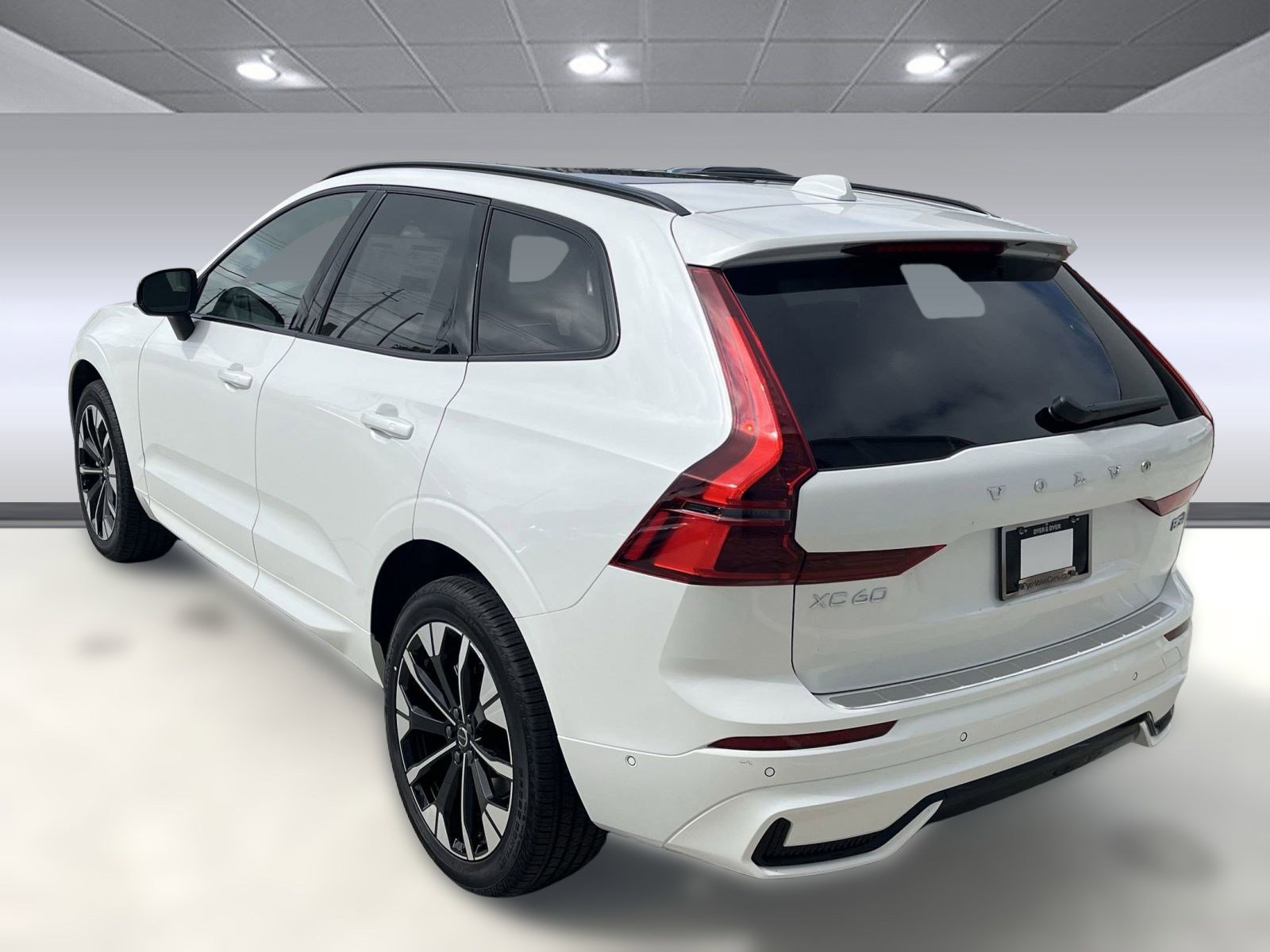 2026 Volvo XC60 B5 Plus photo 3