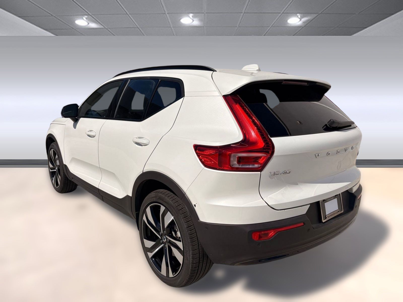 2025 Volvo XC40 Plus photo 3
