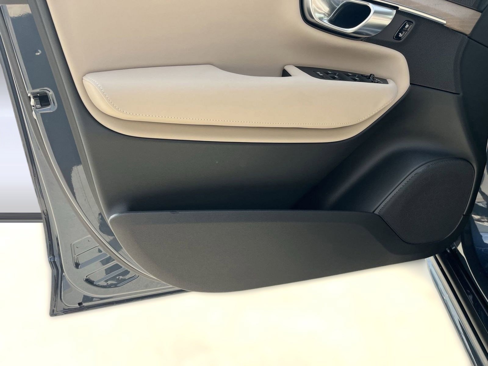 2026 Volvo XC90 Plus - Photo 23