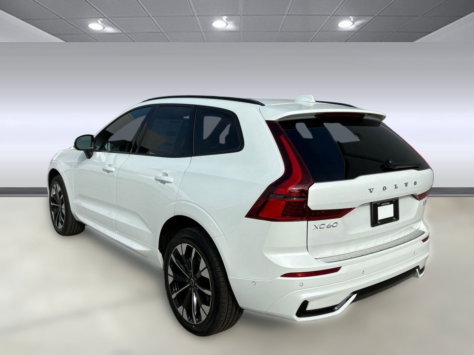 2026 Volvo XC60 B5 Plus photo 3