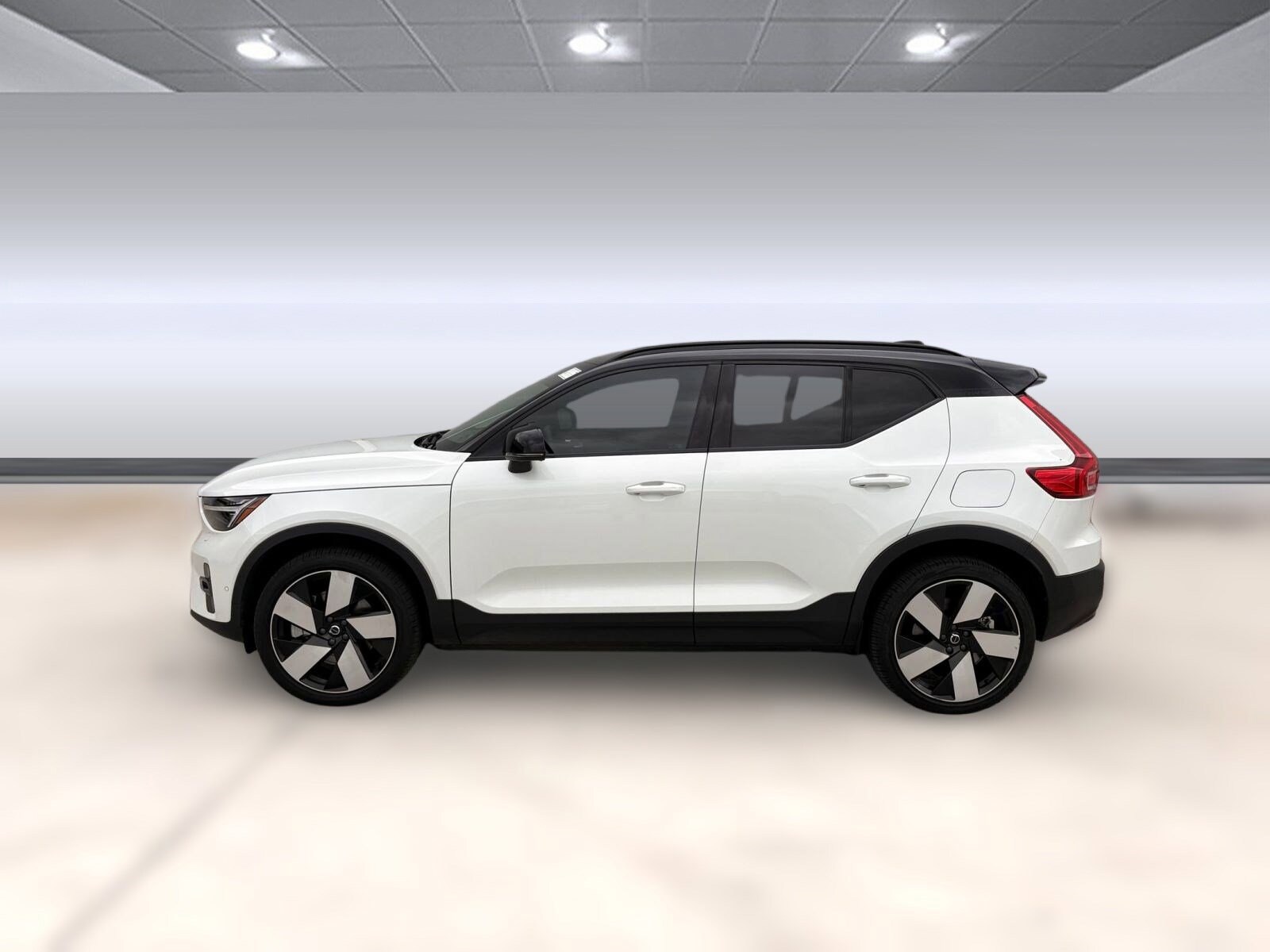 2023 Volvo XC40 Recharge Ultimate photo 2