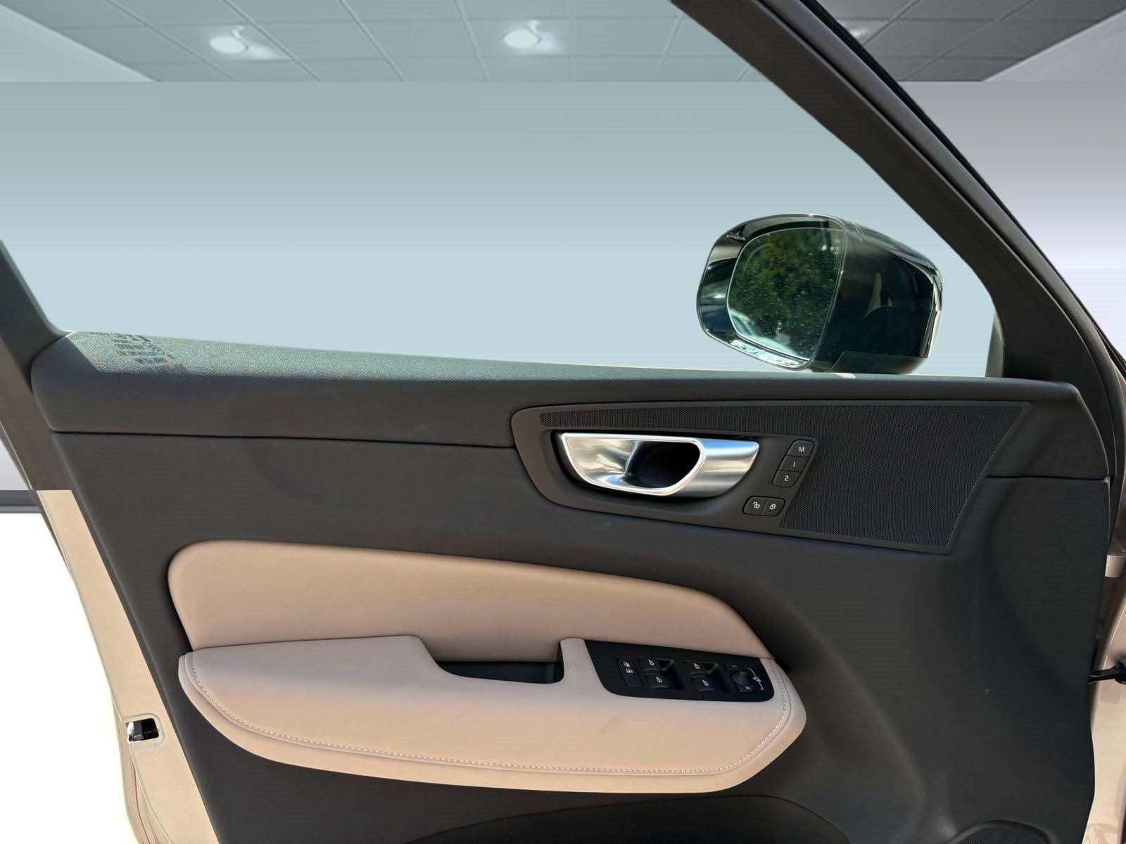 2026 Volvo XC60 Plus - Photo 20