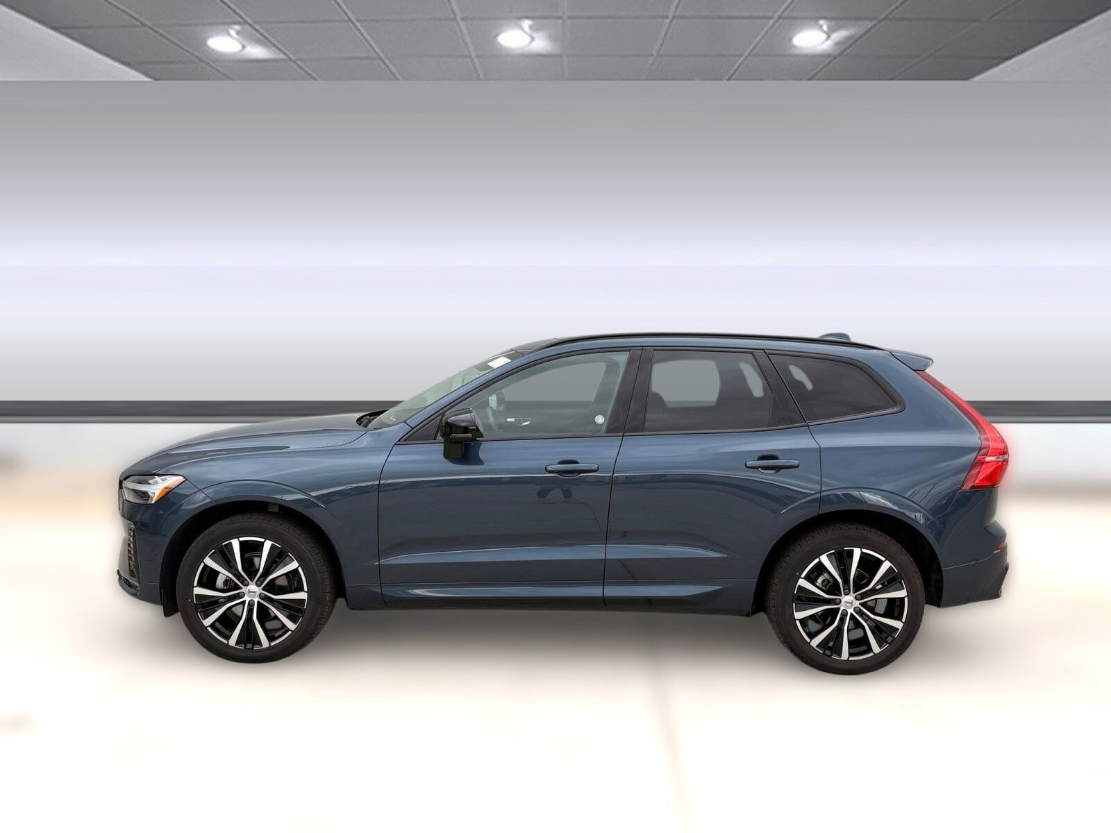 2025 Volvo XC60 Plus photo 2