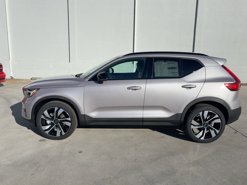 New 2026 Volvo XC40 B5 Ultra SUV