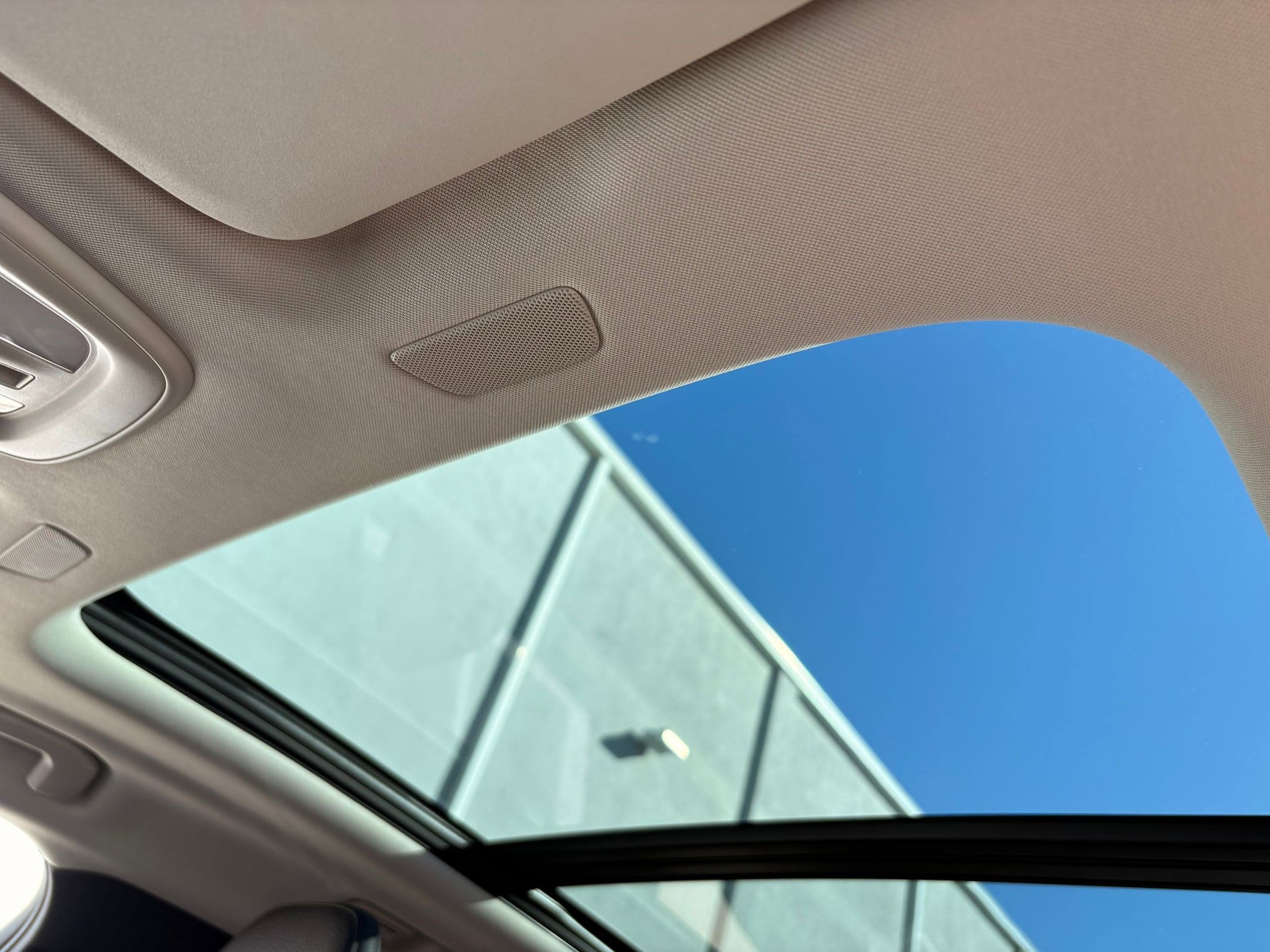 2025 Volvo XC60 Plus photo 4
