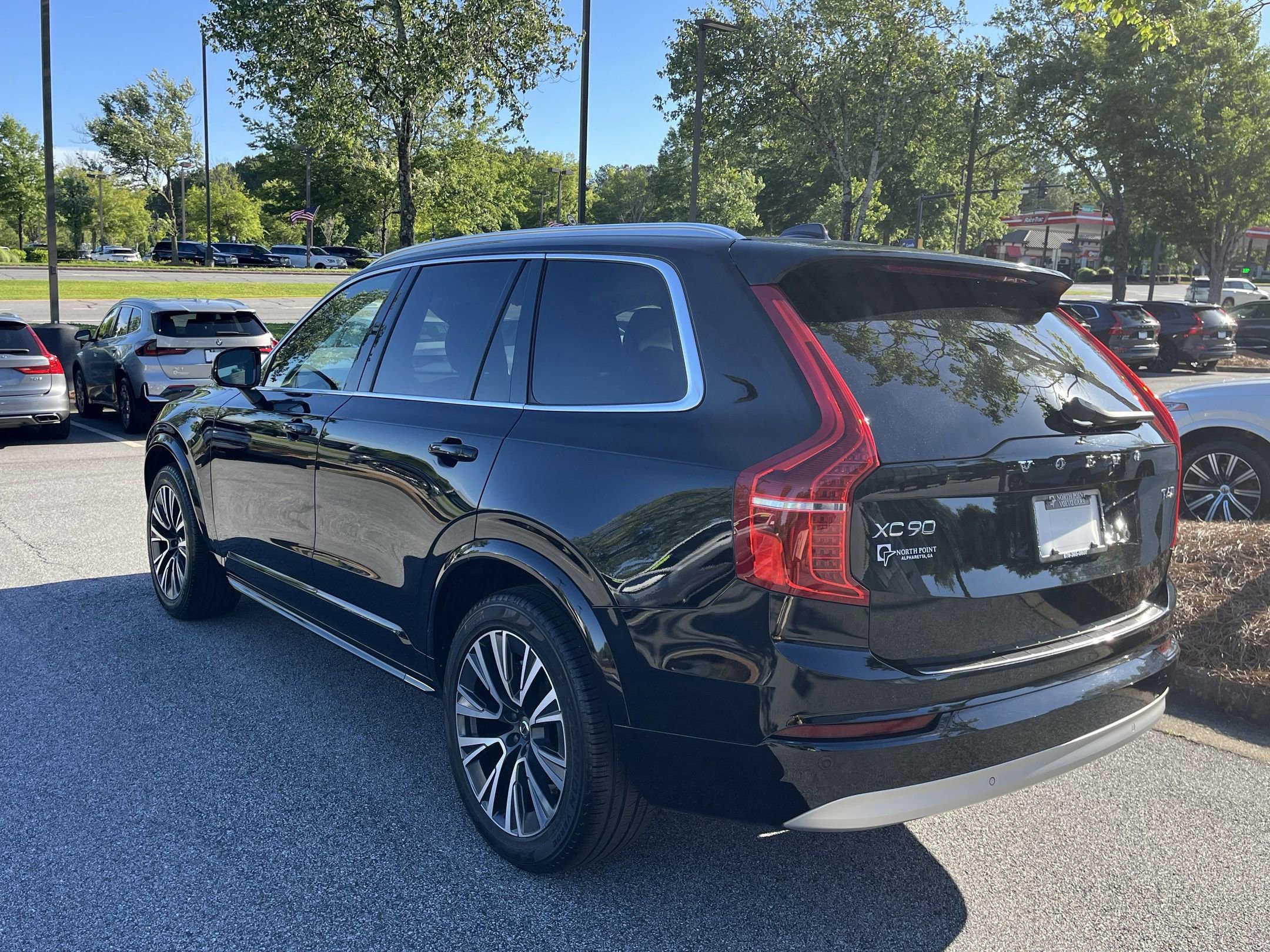 2022 Volvo XC90 T6 Momentum photo 4