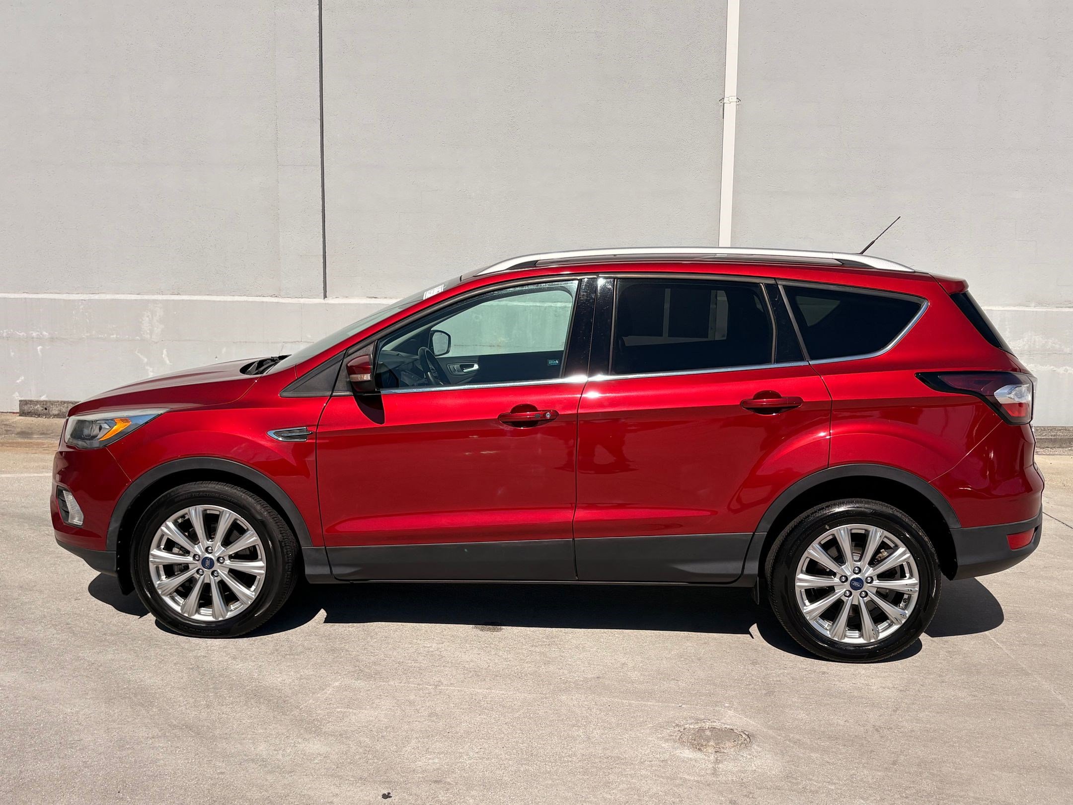 2017 Ford Escape Titanium photo 2