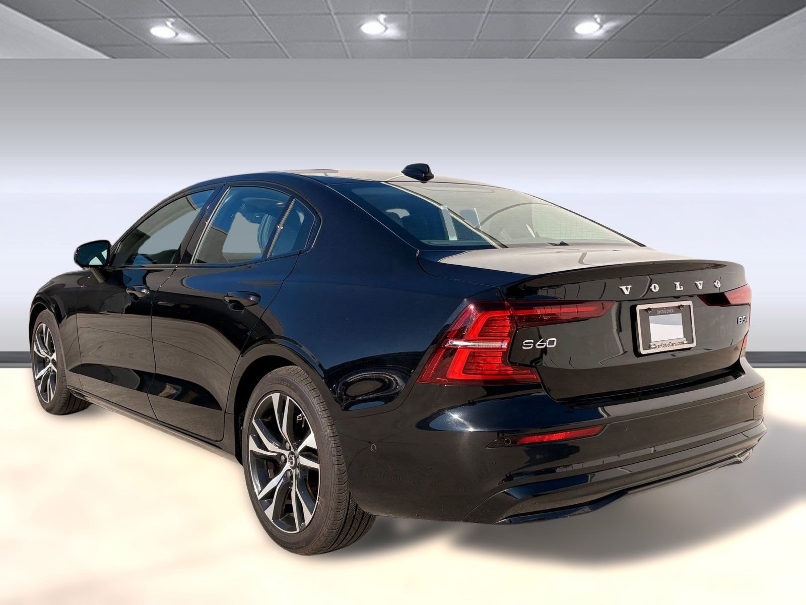 2024 Volvo S60 Plus photo 3