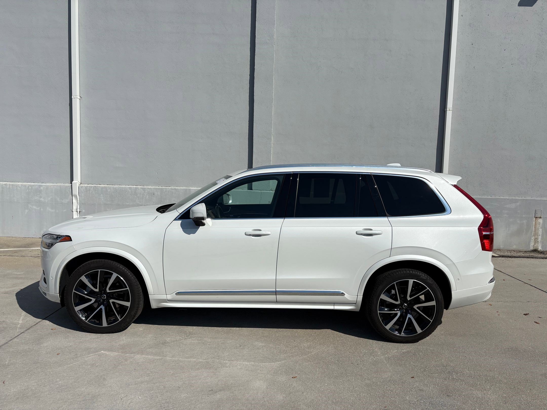 2023 Volvo XC90 Plus photo 2