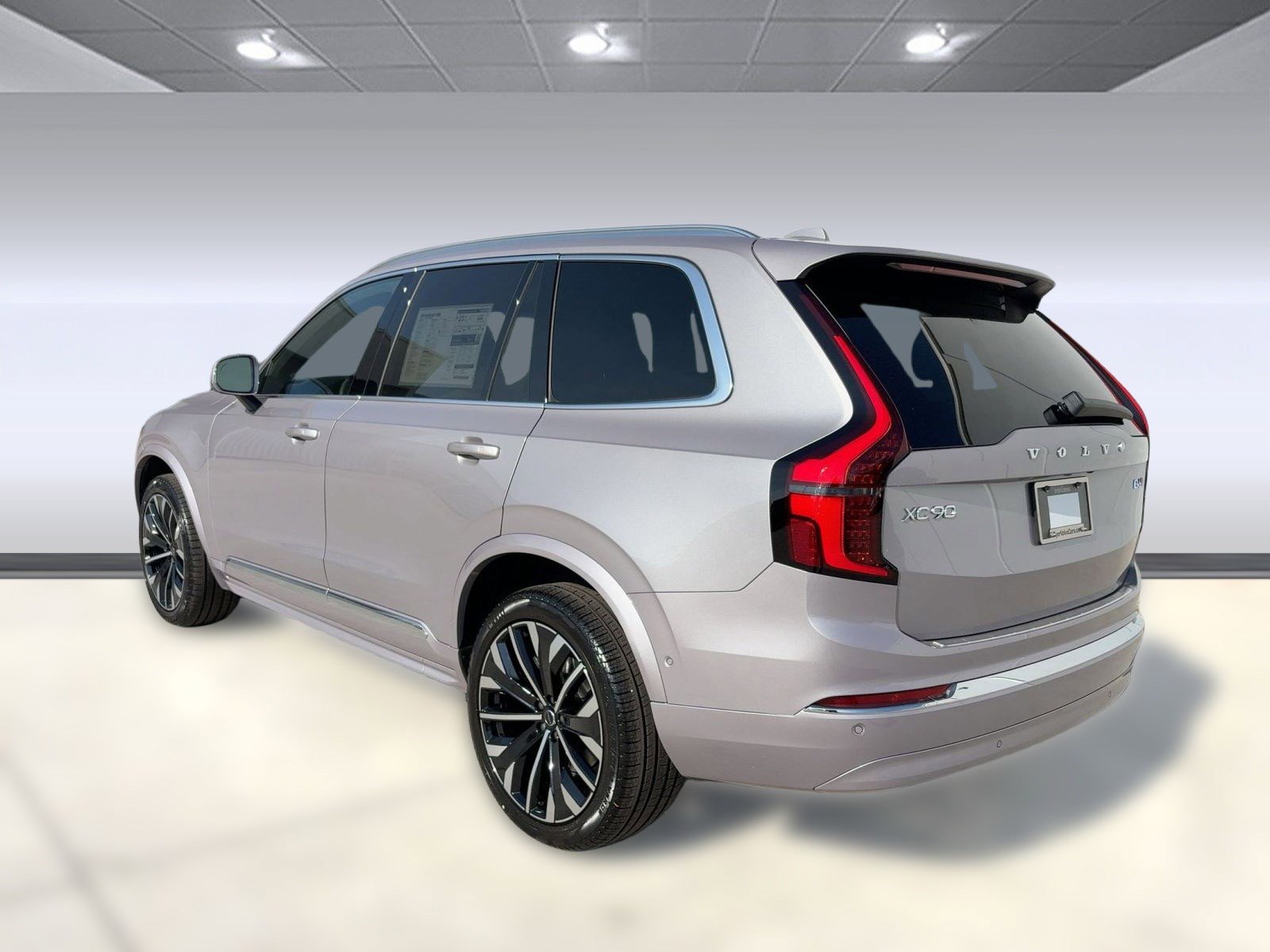 2026 Volvo XC90 Plus photo 3