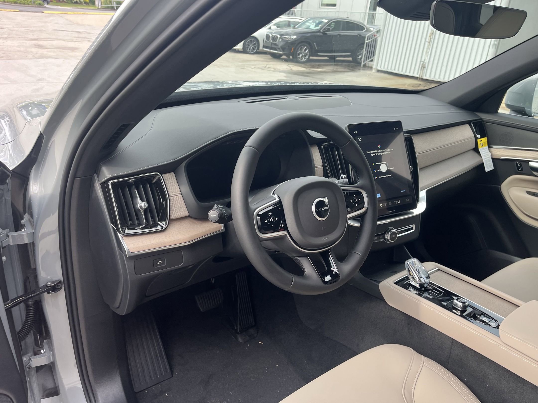 2026 Volvo XC90 B5 Core photo 4