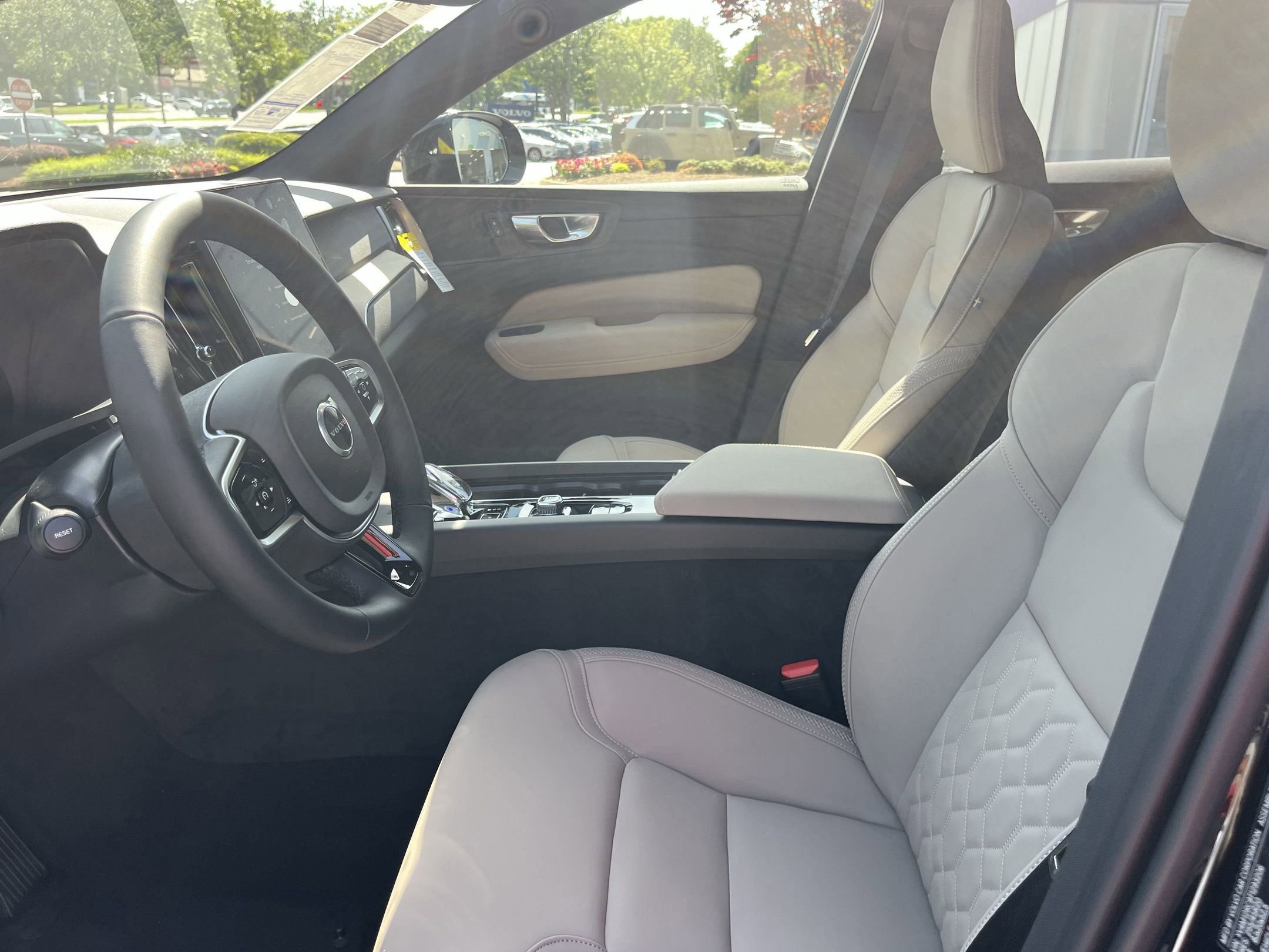 2026 Volvo XC60 B5 Plus photo 2