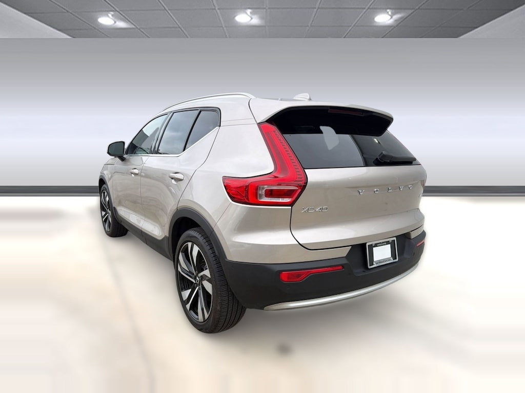 Certified 2024 Volvo XC40 Plus Bright Theme SUV