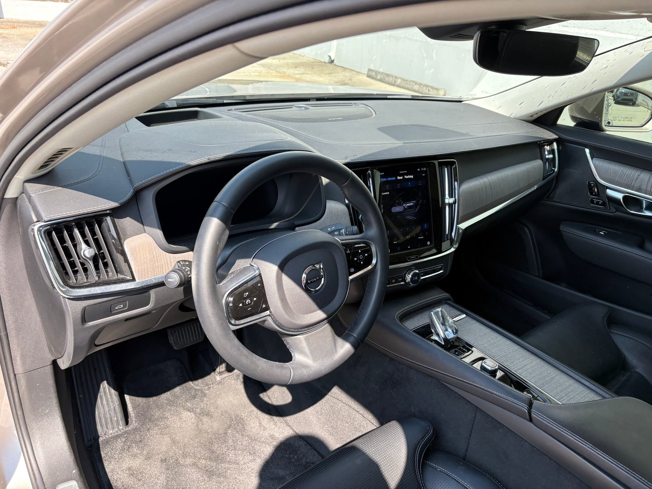 2023 Volvo S90 Ultimate photo 3