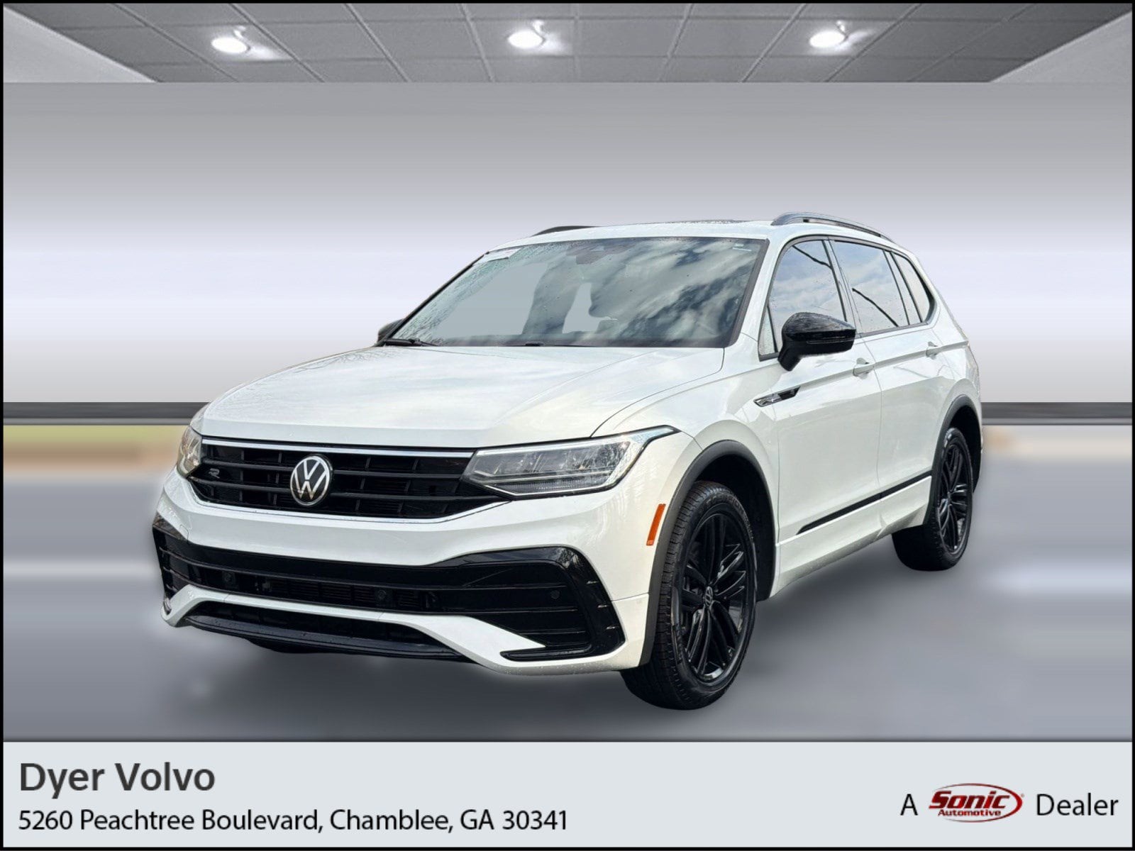 2022 Volkswagen Tiguan 2.0T SE R-Line Black's photo