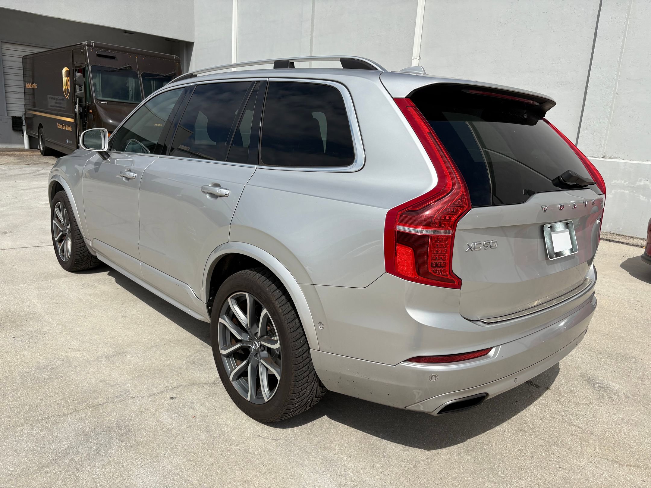 2016 Volvo XC90 T6 Momentum photo 3