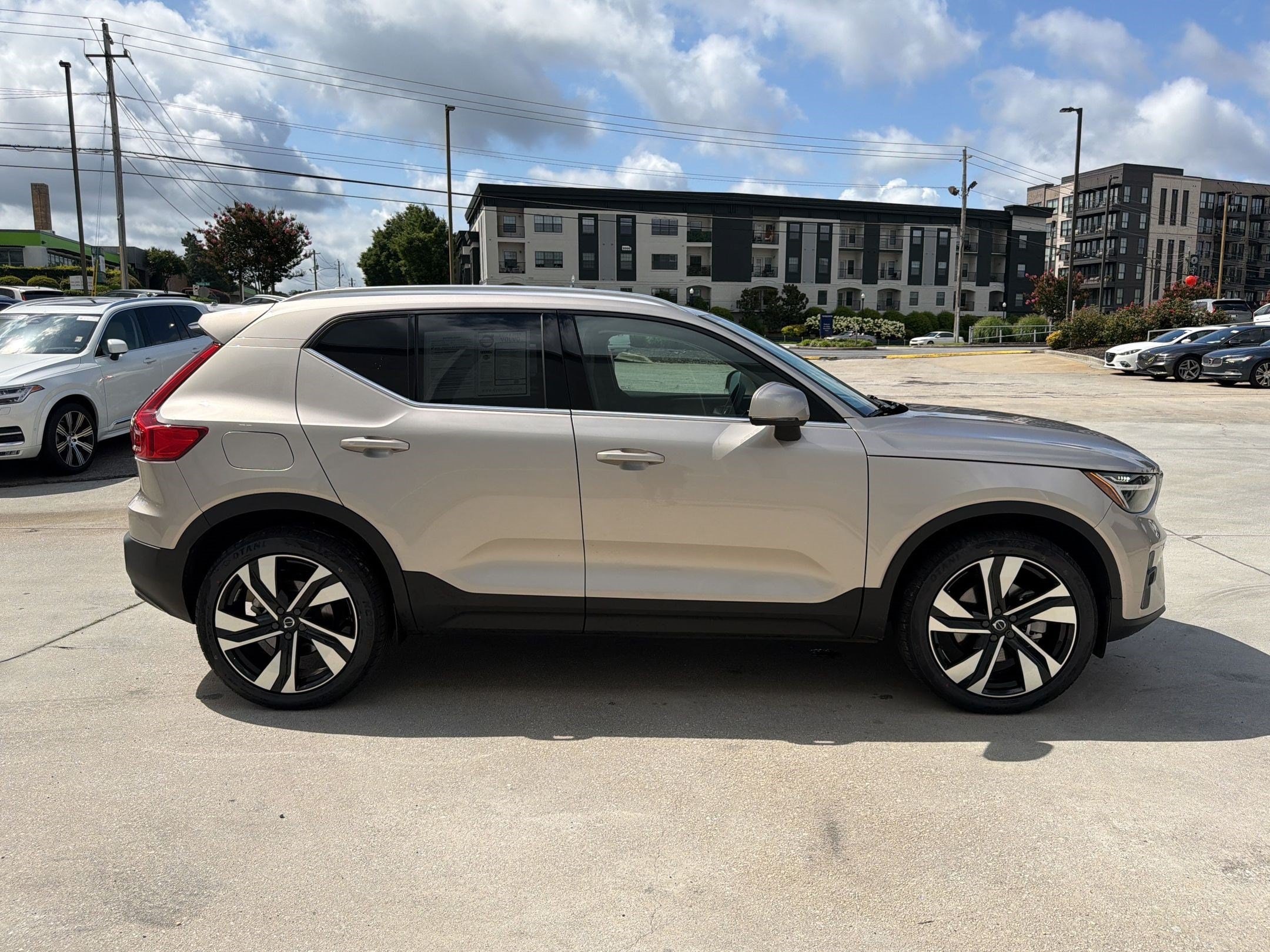 XC40 Plus Bright Theme SUV
