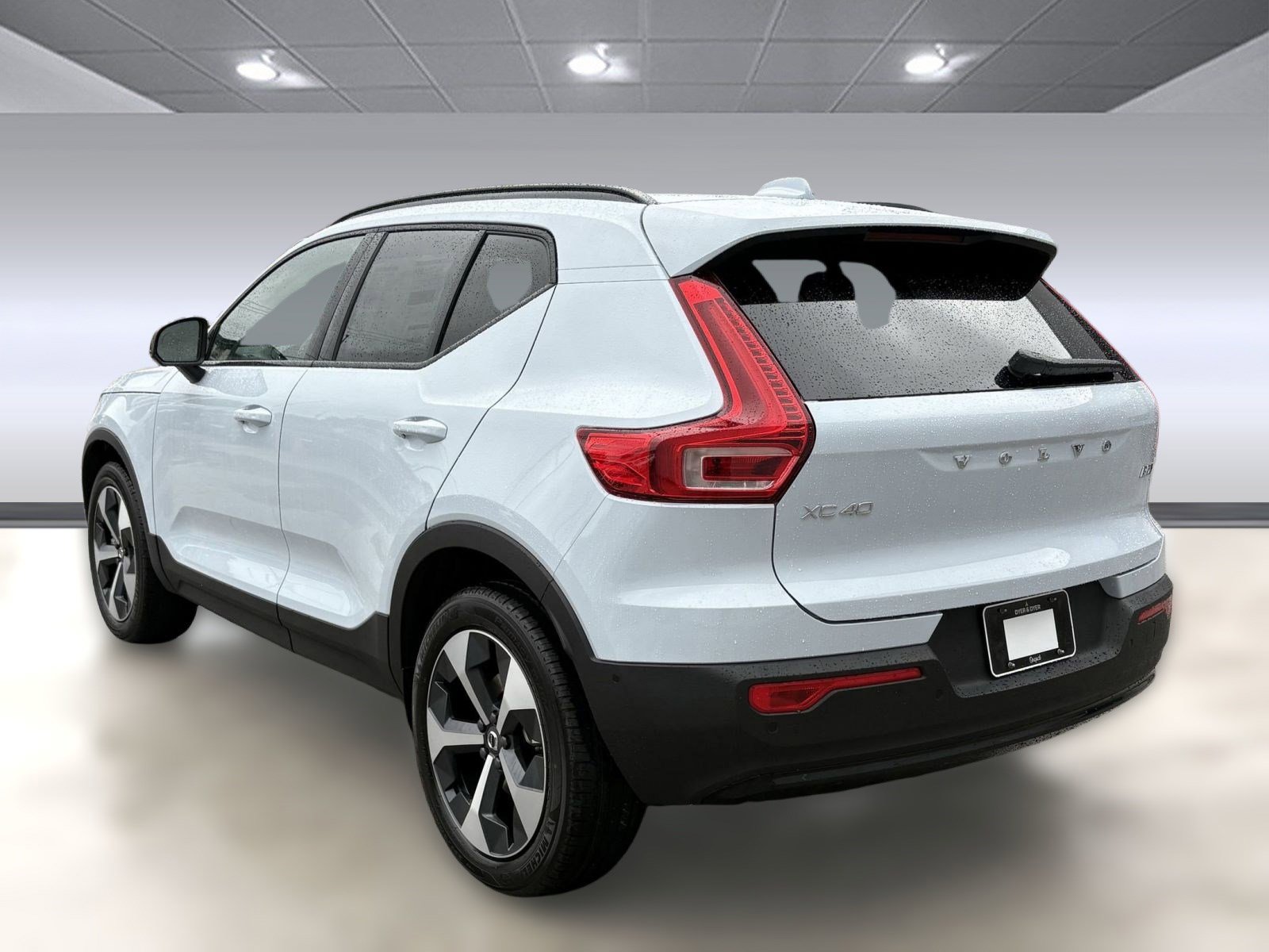 2026 Volvo XC40 Plus photo 3