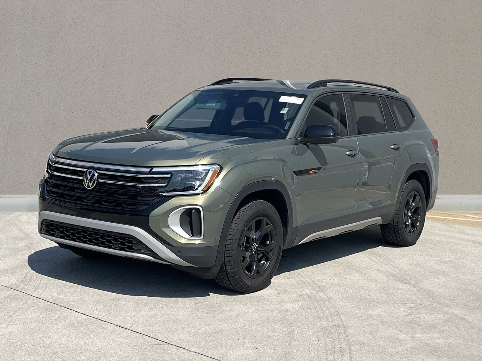 2024 Volkswagen Atlas Peak Edition SEL photo 2
